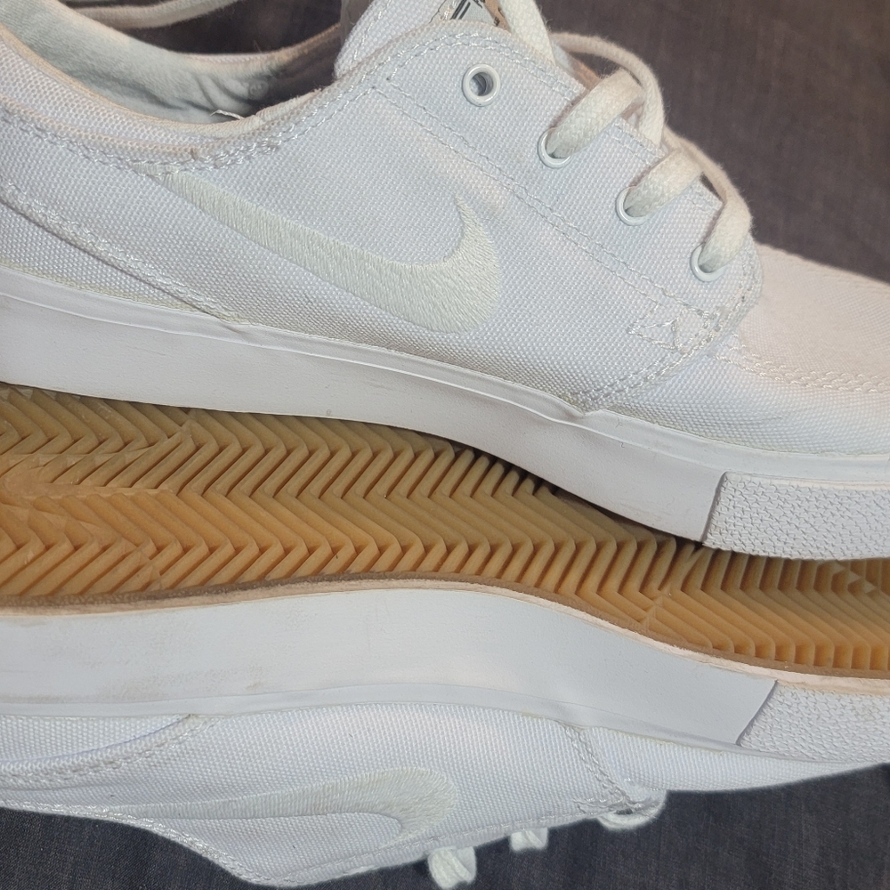 Like New- Nike SB Canvas Stefan J